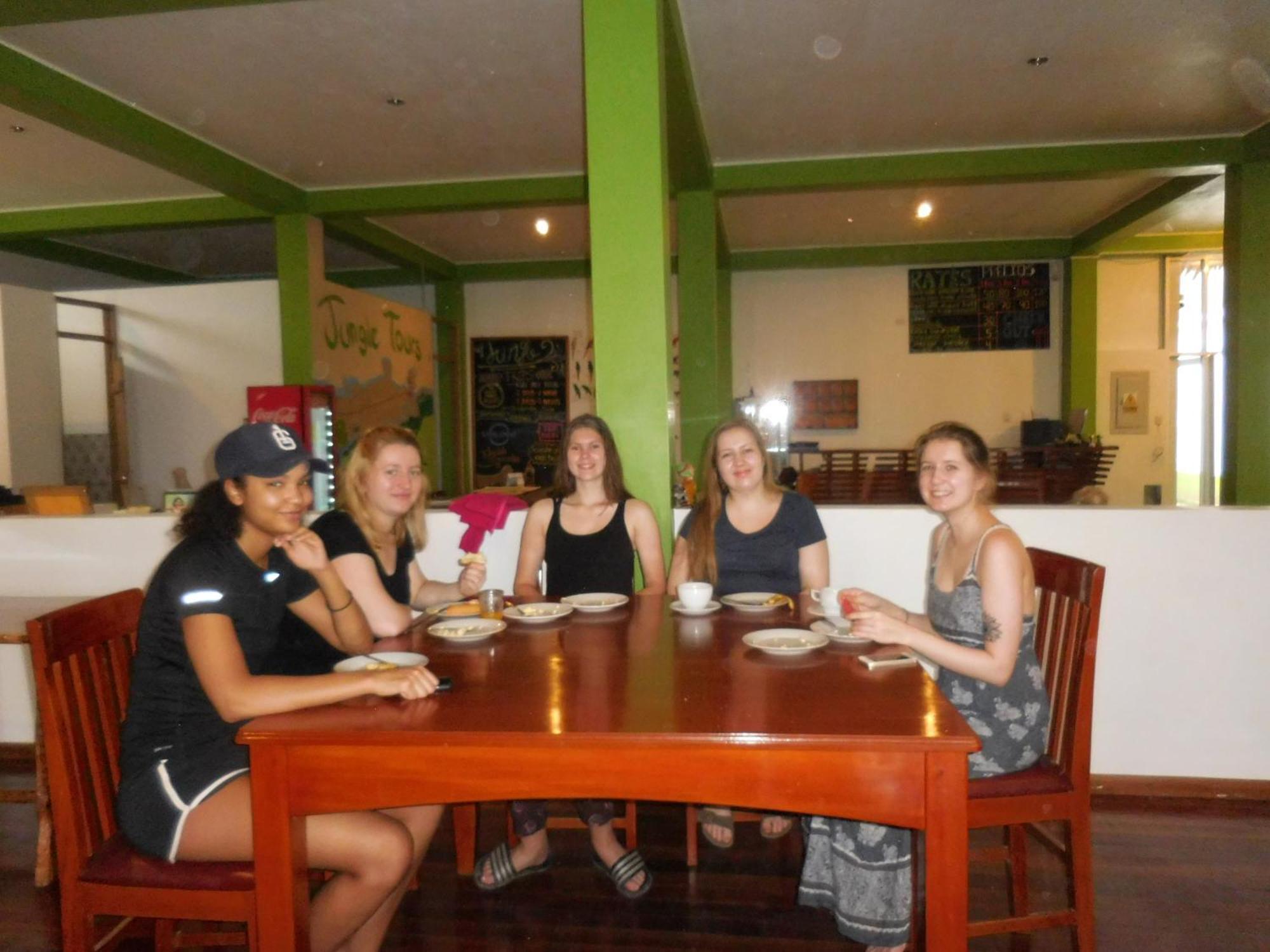 Tambopata Hostel Puerto Maldonado Buitenkant foto